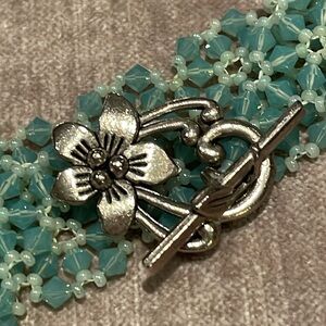 Sea Green Prism Beaded Bracelet Silver Plumeria Flower Toggle 7.5”